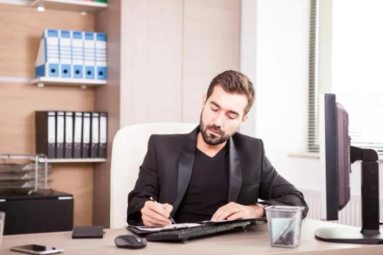 How to Become a Bank Manager