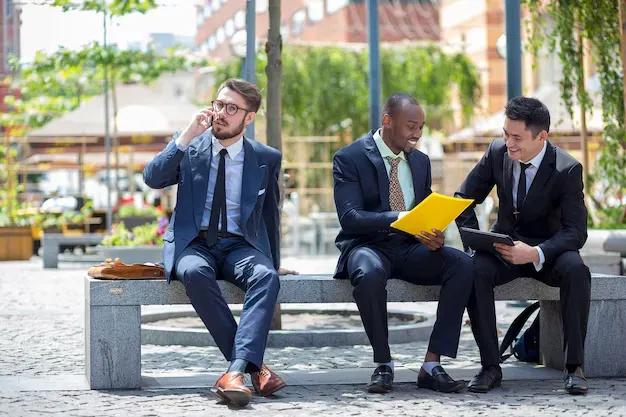 Amity Online 5 Unknown Reasons IT Professionals Ditch Their Companies to Pursue MBA