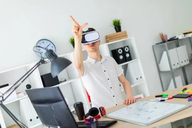 Amity Online What is Online MCA in AR and VR?