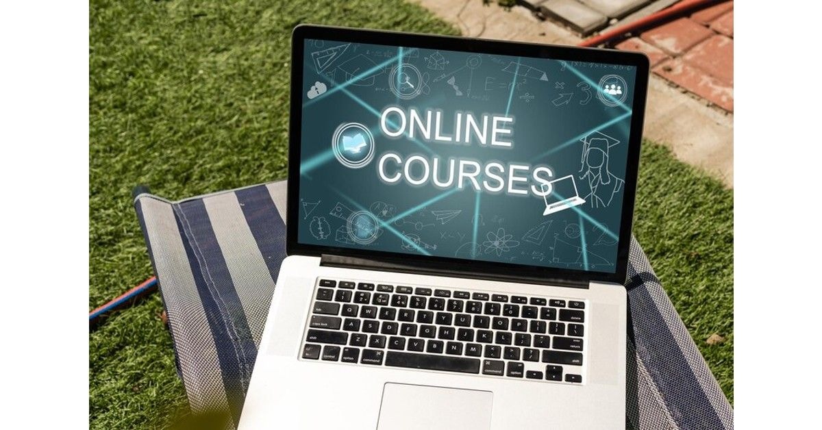 Amity Online Top Courses After 12th Commerce