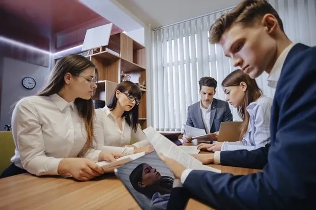 Amity Online Graduate diploma in human resource management