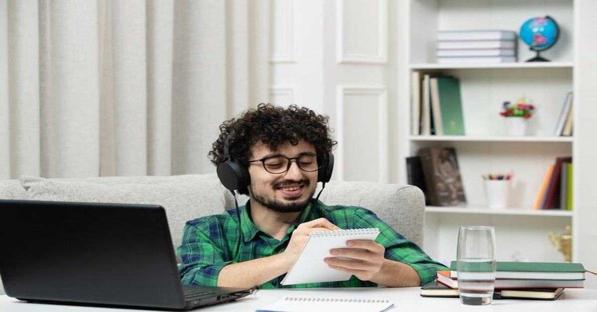 Amity Online Online BBA Students