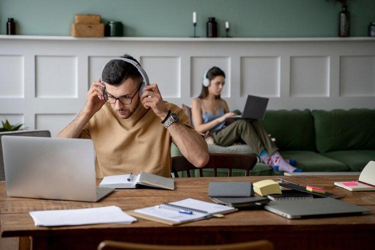 Amity Online Online vs Distance Learning