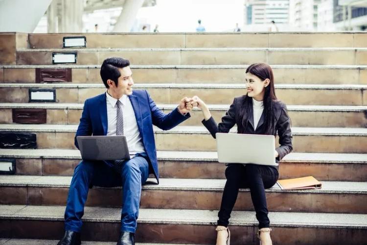 Amity Online PGDM vs MBA
