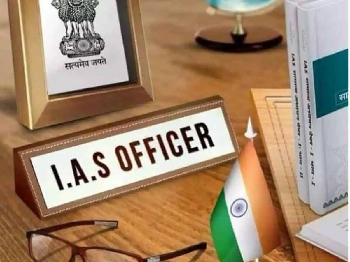 How to Become an IAS Officer After 12th - Amity Online