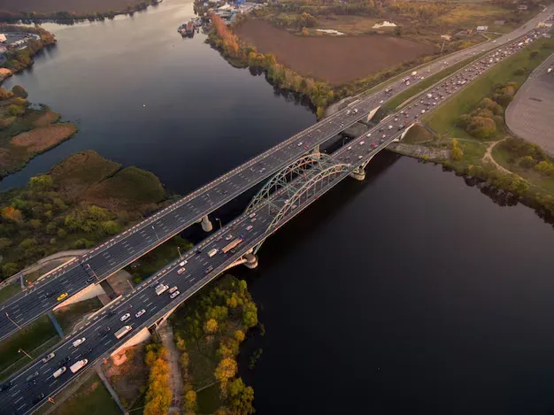 aerial-view-bridge-with-cars_1385-184.webp