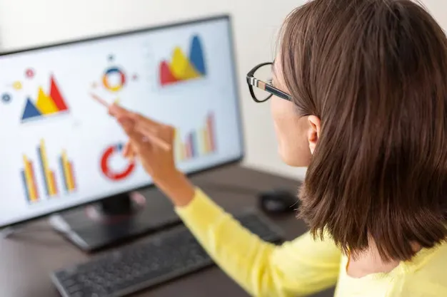 caucasian-advisor-financial-business-analytics-woman-with-data-dashboard-graphs_343596-6917.webp
