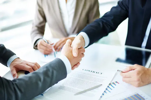 handshake-close-up-executives_1098-1384.webp