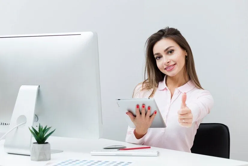 woman_desk_holding_tablet_giving_thumbs_up_23_2148434685_90dd7dd6c7.webp