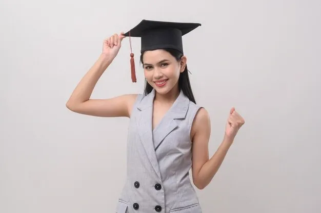 young-smiling-woman-wearing-graduation-hat-education-university-conceptx9_33799-20206.webp